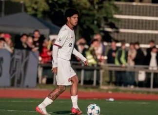 David Martínez salió lesionado en su debut en la Superliga danesa